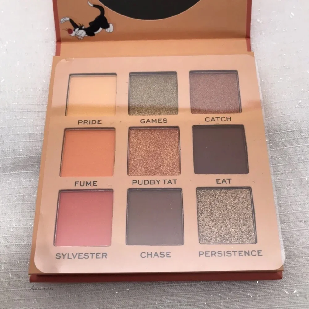 Revolution Beauty Looney Tunes x I Heart Revolution Sylvester Shadow Palette NEW